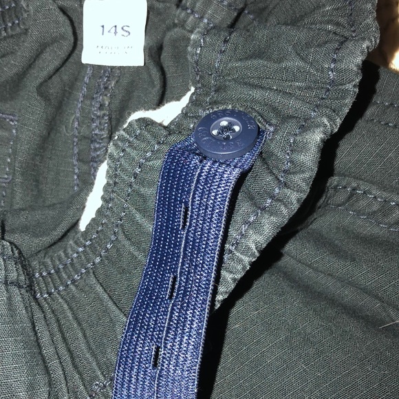 TCP- elastic waist cargo shorts. - Picture 4 of 5